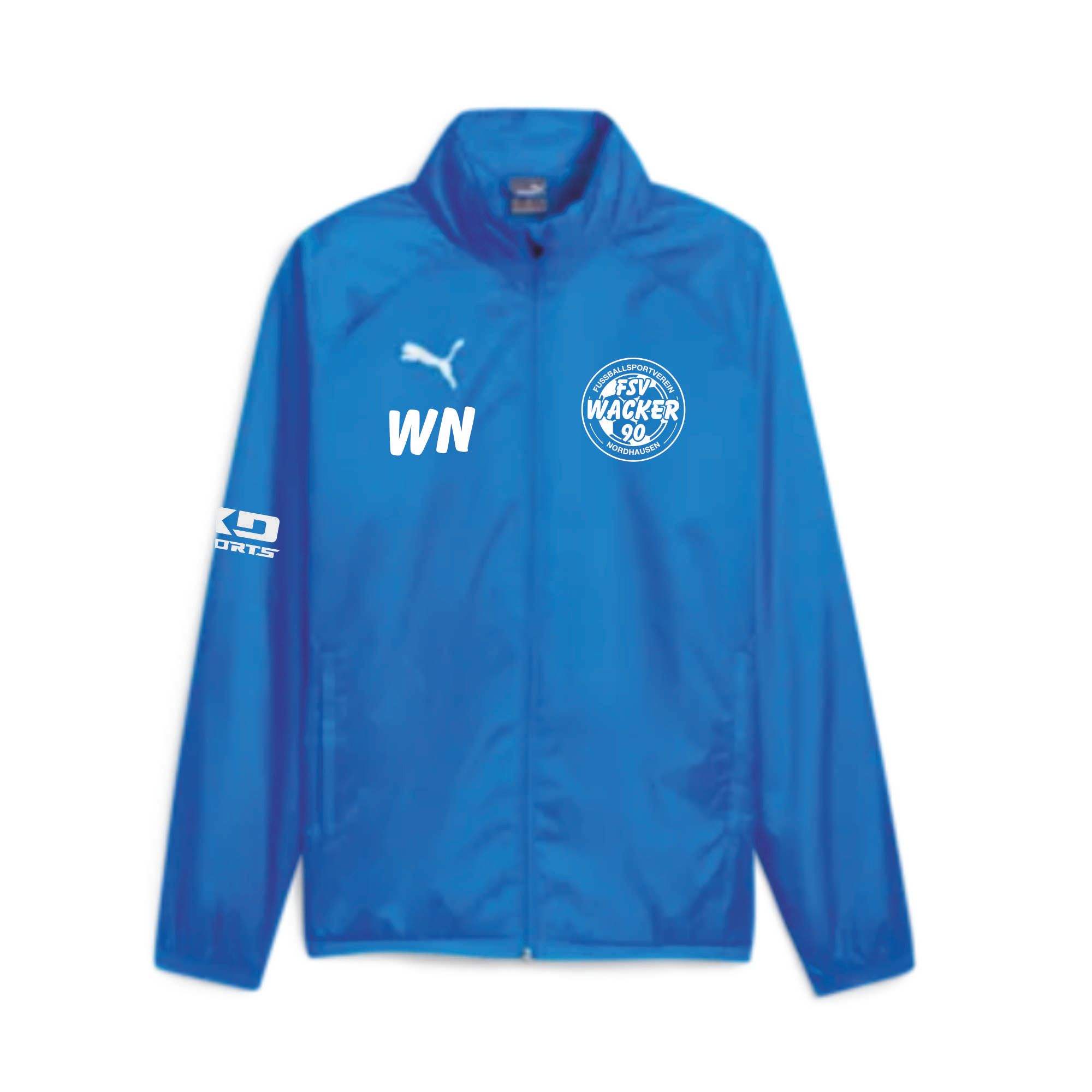 teamGOAL Allwetterjacke des FSV Wacker 90 Nordhausen in leuchtendem Königsblau. Die Jacke zeigt das weiße Puma-Logo, den weißen WN-Schriftzug auf der Brust, das runde Wappen des Fussballsportvereins Wacker 90 Nordhausen und das KO Sports Logo am linken Är