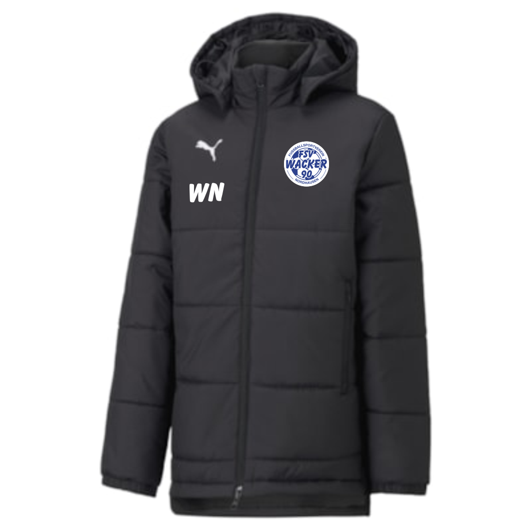 PUMA Kinder Bench Jacke in Schwarz mit Kapuze. Links auf der Brust ist das weiße PUMA Logo abgebildet, daneben die weißen Initialen 'WN'. Rechts auf der Brust befindet sich das runde blaue und weiße Vereinswappen des FSV Wacker 90 Nordhausen.